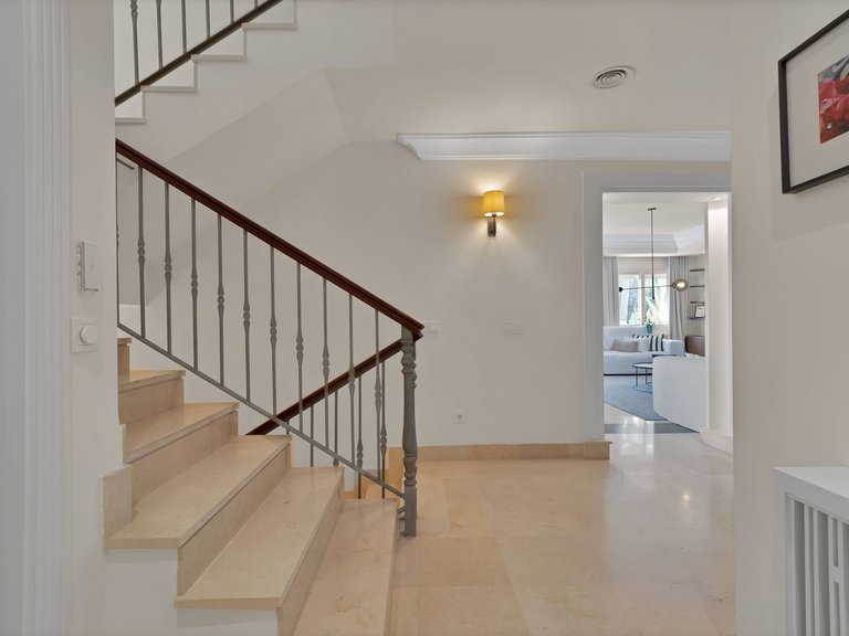 Villa for Sale in Puerto Banús, Malaga 26