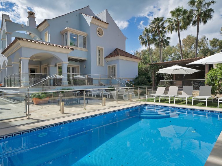 Villa for Sale in Puerto Banús, Malaga 3