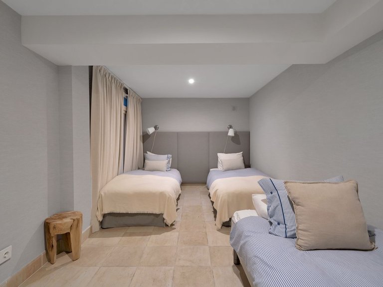 Villa for Sale in Puerto Banús, Malaga 32