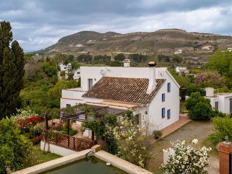 Villa for Sale in Alhaurín El Grande, Malaga 1