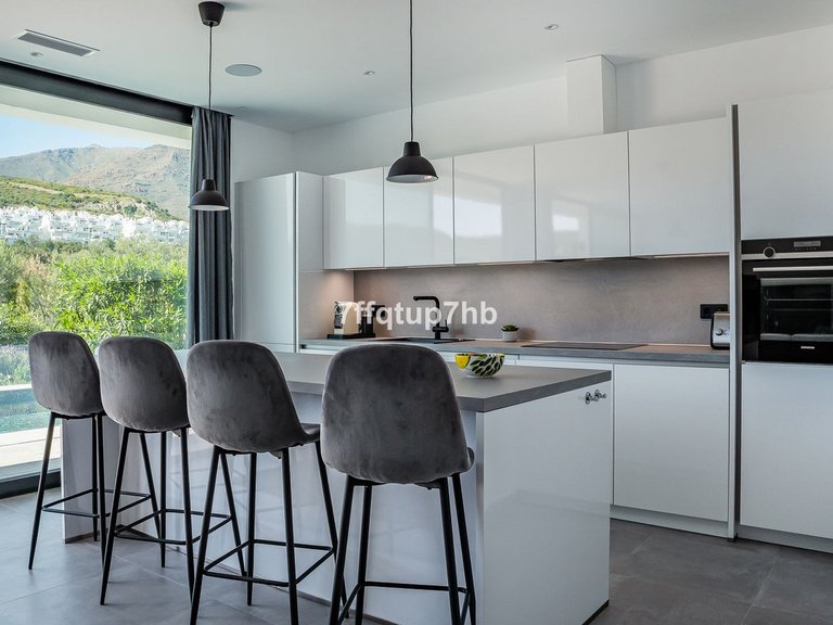 Villa for Sale in Estepona, Malaga 11