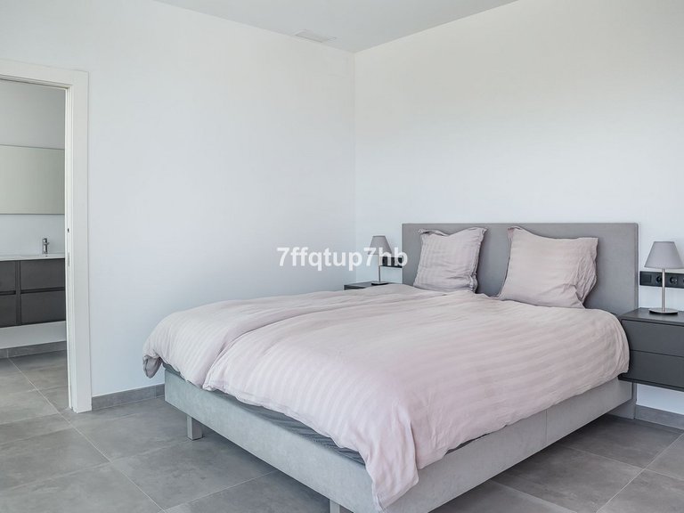 Villa for Sale in Estepona, Malaga 18