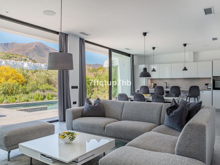 Villa for Sale in Estepona, Malaga 9