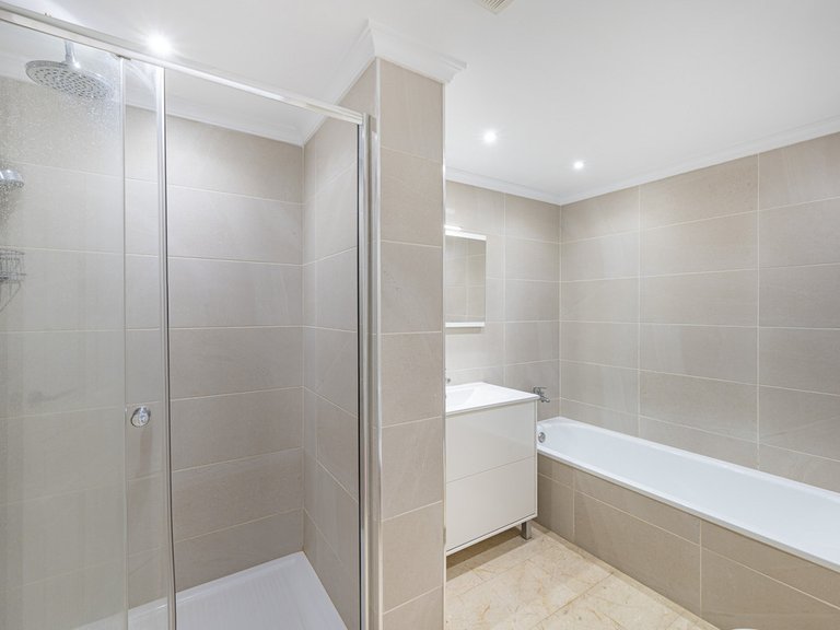 Apartment for Sale in The Golden Mile, Malaga 10