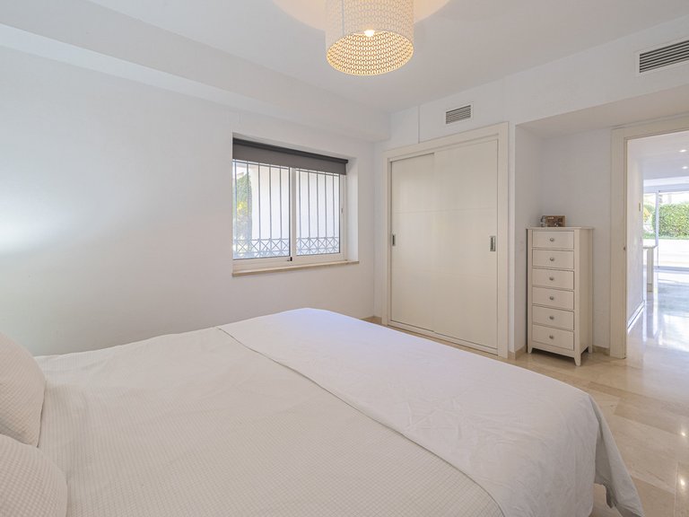 Apartment for Sale in The Golden Mile, Malaga 15