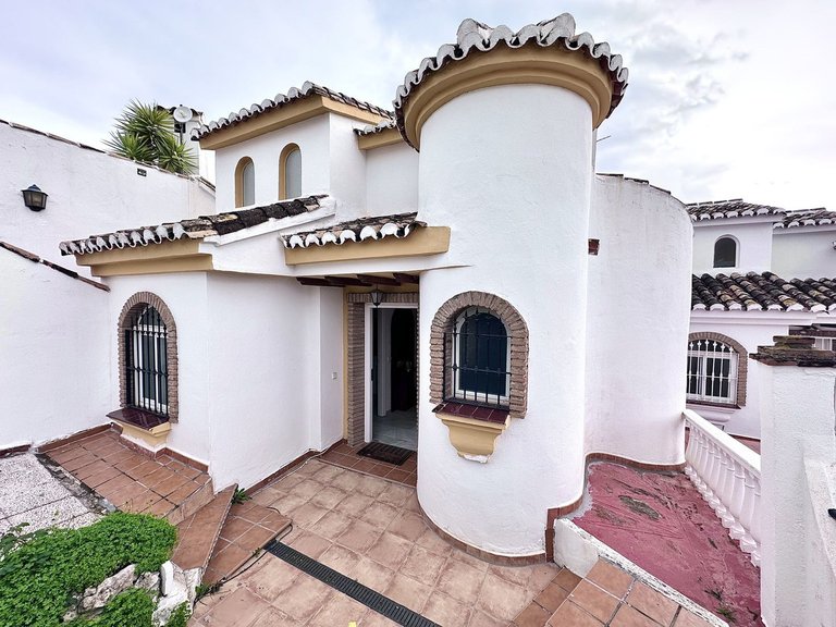 Villa for Sale in Calahonda, Malaga 1