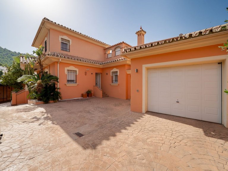 Villa for Sale in Costa del Sol, Mijas, Malaga 2