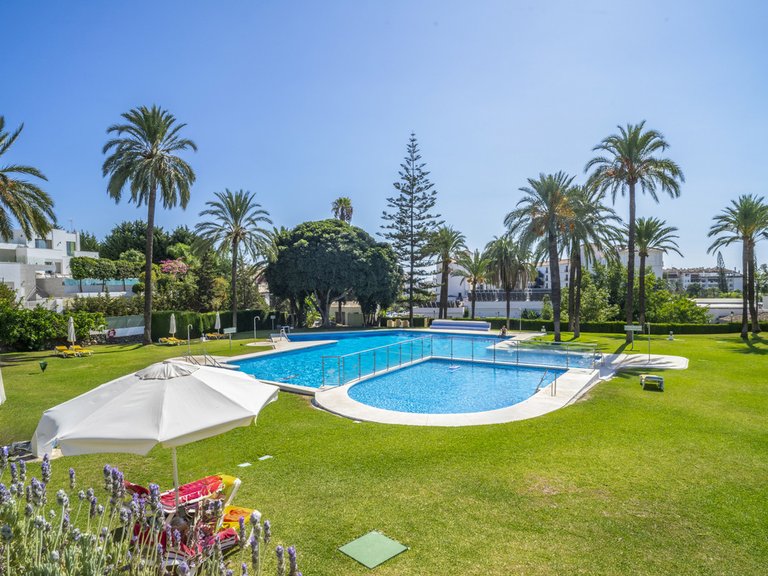 Apartment for Sale in Nueva Andalucía, Malaga 1