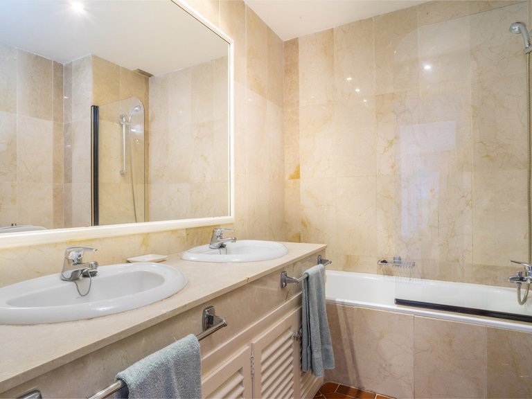 Apartment for Sale in Nueva Andalucía, Malaga 7