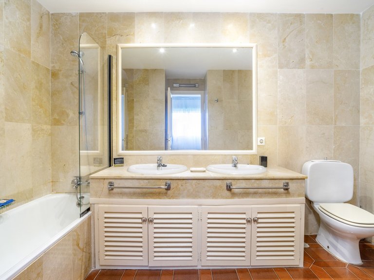 Apartment for Sale in Nueva Andalucía, Malaga 9