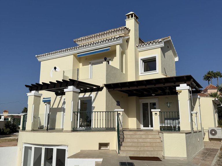 Villa for Sale in Estepona, Malaga 1