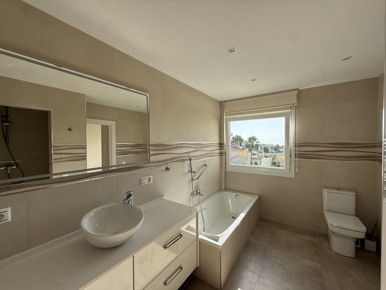 Villa for Sale in Estepona, Malaga 16