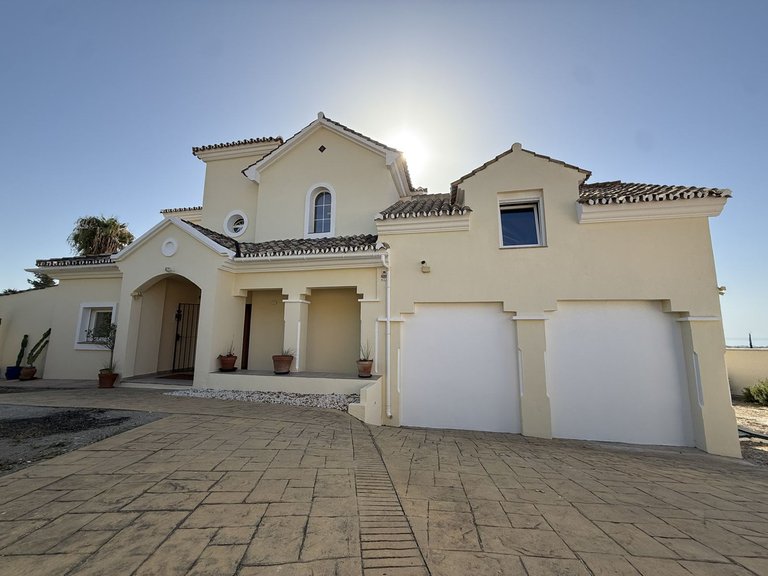 Villa for Sale in Estepona, Malaga 2