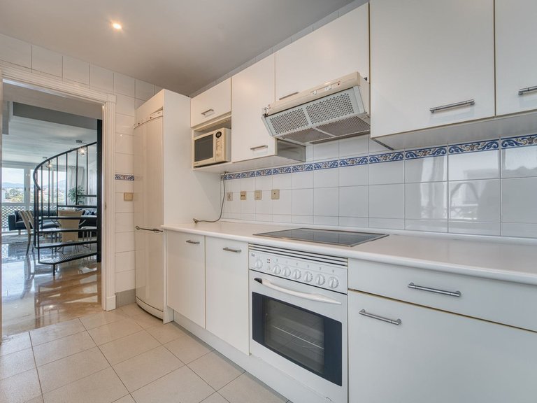 Apartment for Sale in Puerto Banús, Malaga 11