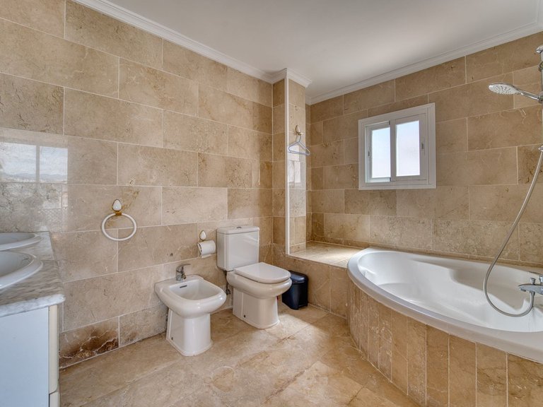Apartment for Sale in Puerto Banús, Malaga 14