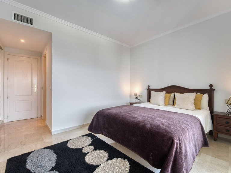 Apartment for Sale in Puerto Banús, Malaga 17