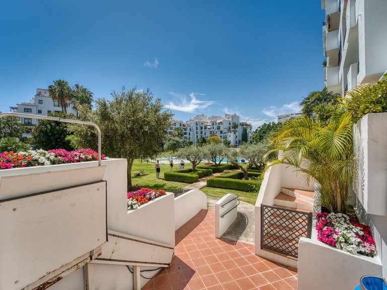 Apartment for Sale in Puerto Banús, Malaga 28