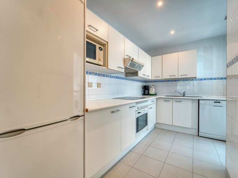 Apartment for Sale in Puerto Banús, Malaga 4