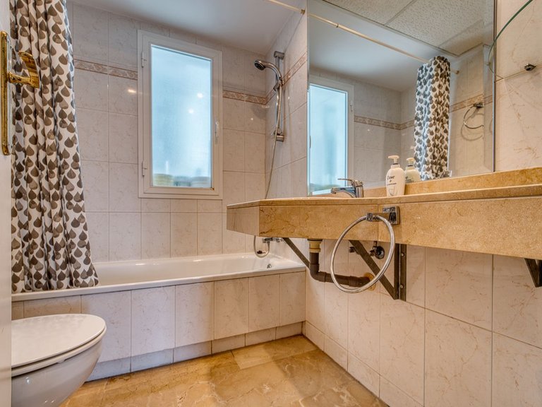 Apartment for Sale in Puerto Banús, Malaga 9