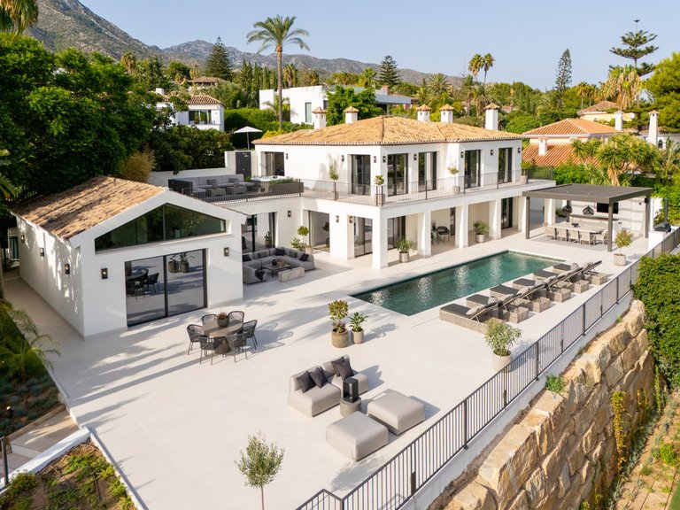 Villa for Sale in Costa del Sol The Golden Mile, Malaga 1