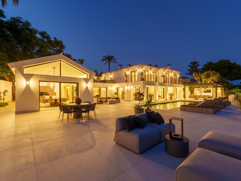 Villa for Sale in Costa del Sol The Golden Mile, Malaga 32