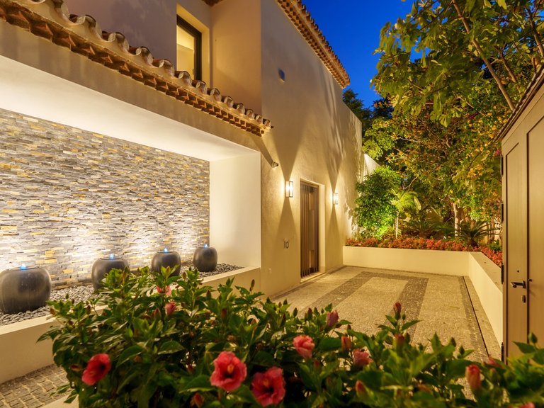 Villa for Sale in Costa del Sol The Golden Mile, Malaga 36