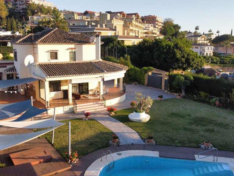 Villa for Sale in Nueva Andalucía, Malaga 1