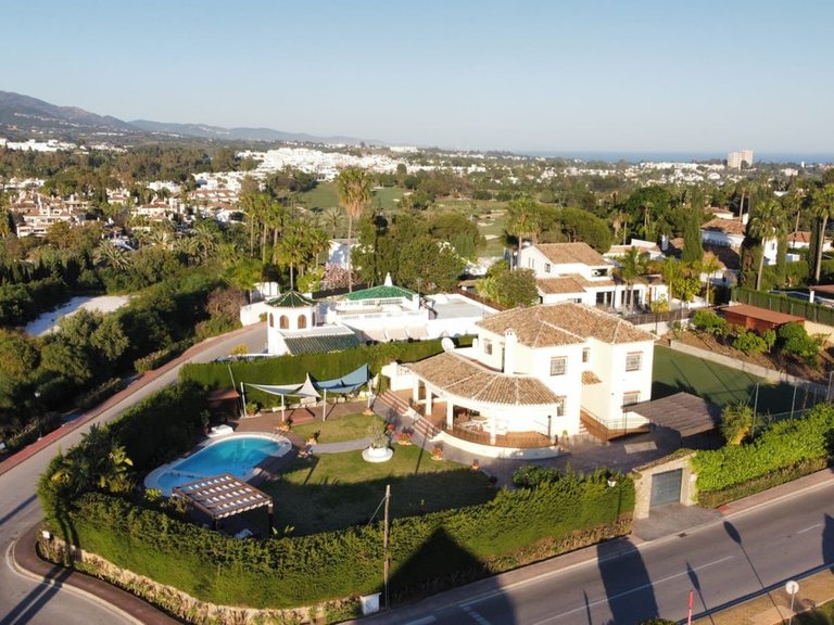 Villa for Sale in Nueva Andalucía, Malaga 12