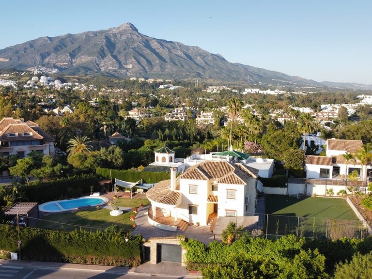 Villa for Sale in Nueva Andalucía, Malaga 13