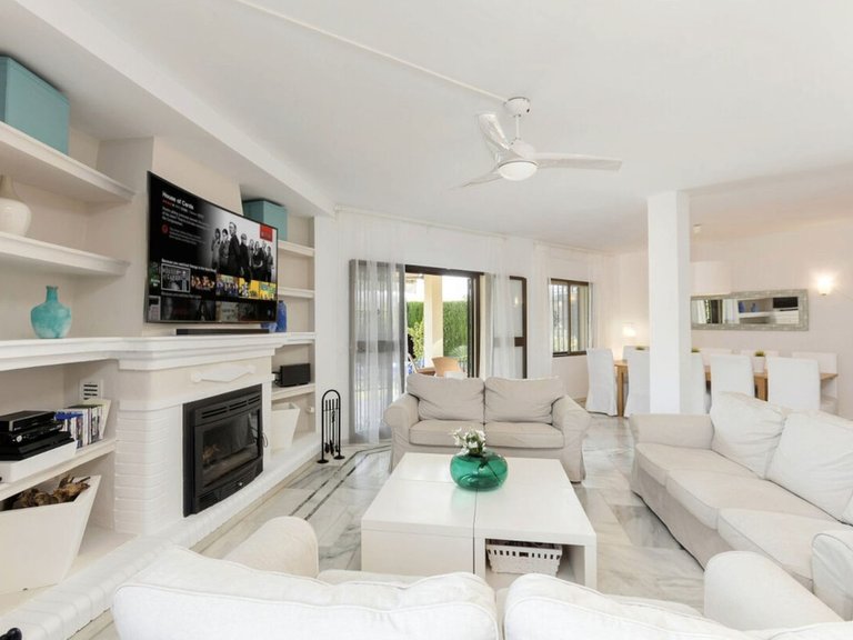 Villa for Sale in Nueva Andalucía, Malaga 4