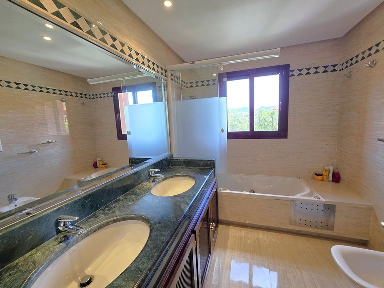Apartment for Sale in La Mairena, Malaga 6