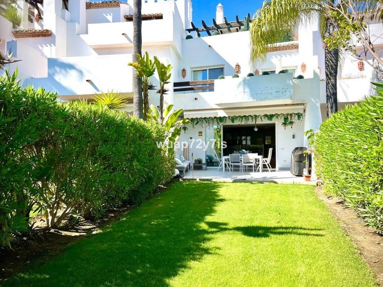 Villa for Sale in Estepona, Malaga 1