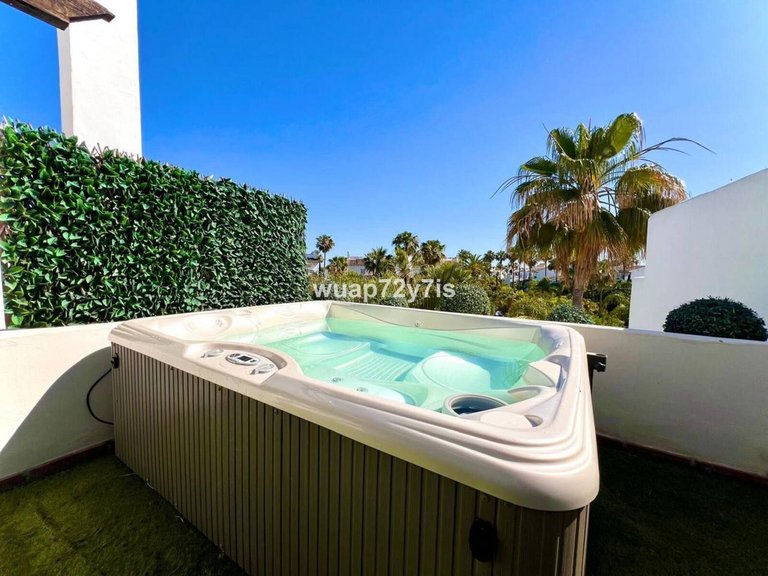 Villa for Sale in Estepona, Malaga 30