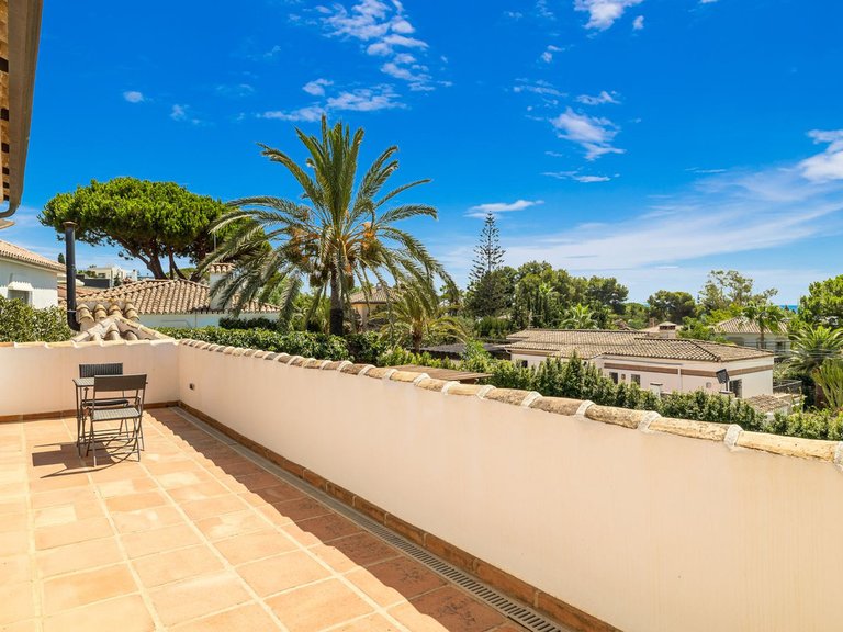 Villa for Sale in Marbesa, Malaga 14