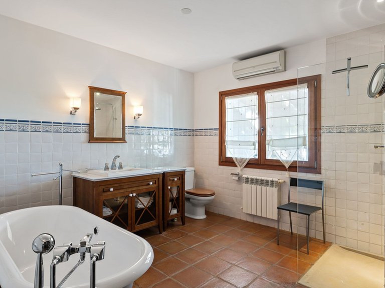 Villa for Sale in Marbesa, Malaga 9