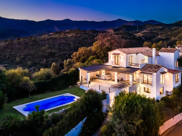 Villa for Sale in Costa del Sol Estepona, Malaga 27