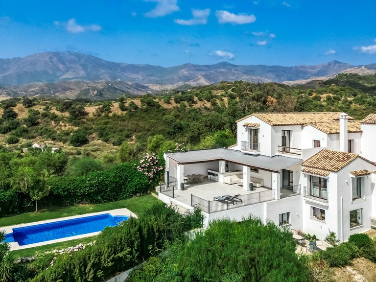 Villa for Sale in Costa del Sol Estepona, Malaga 8