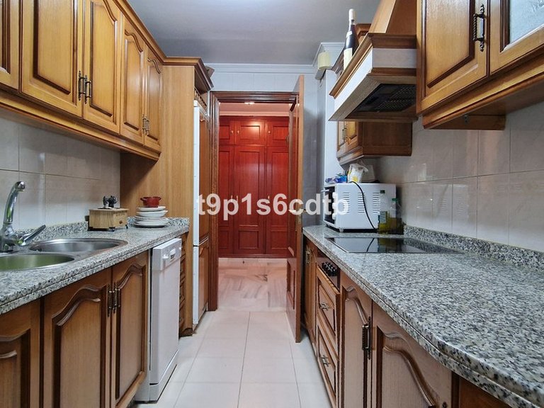 Apartment for Sale in San Pedro De Alcántara, Malaga 11
