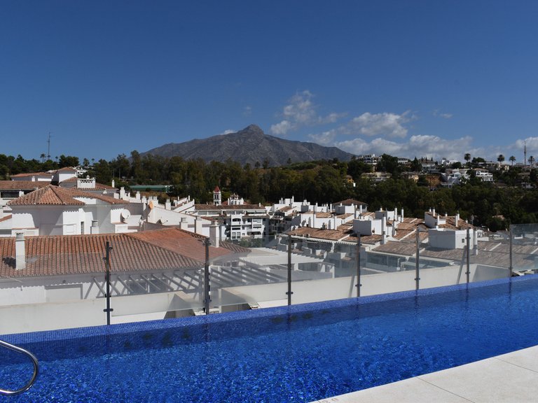 Apartment for Sale in Nueva Andalucía, Malaga 25