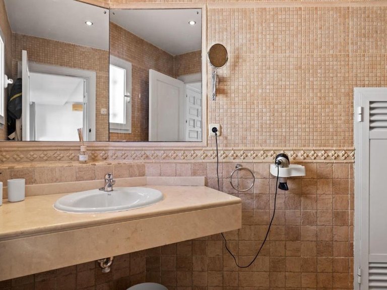 Villa for Sale in Nueva Andalucía, Malaga 35