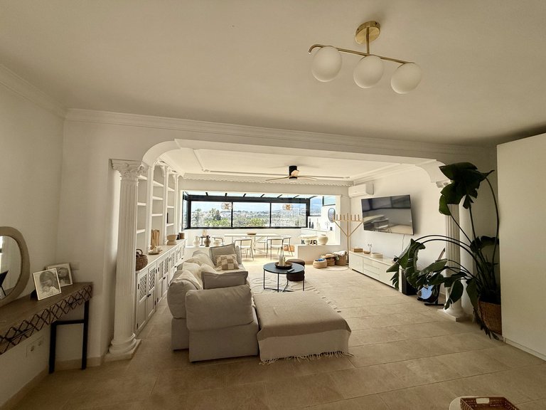 Villa for Sale in Nueva Andalucía, Malaga 8