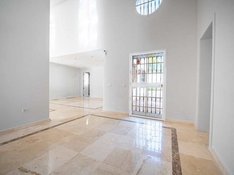 Villa for Sale in Nueva Andalucía, Malaga 10