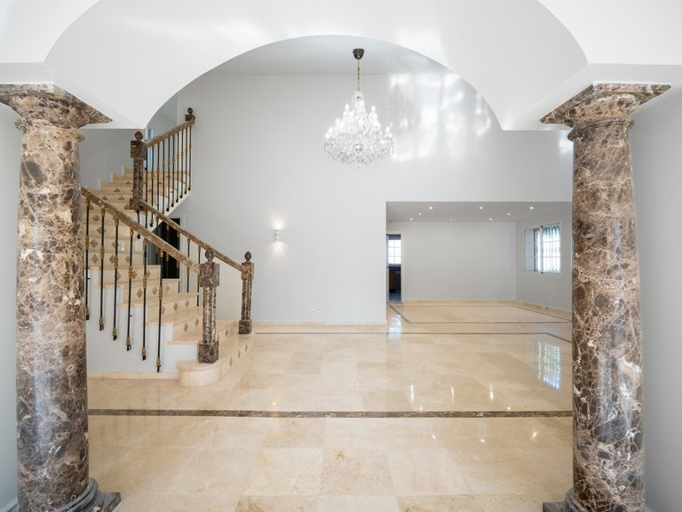 Villa for Sale in Nueva Andalucía, Malaga 11
