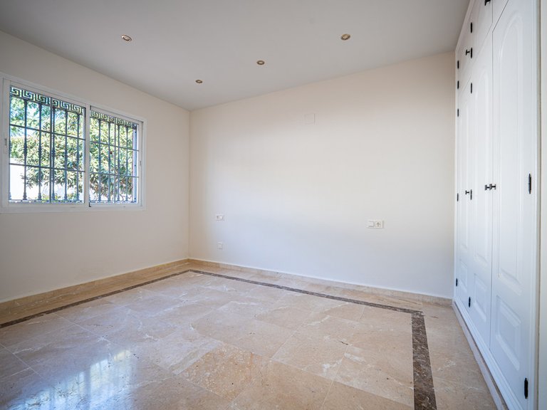 Villa for Sale in Nueva Andalucía, Malaga 15