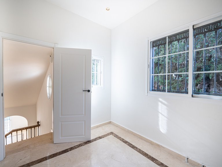 Villa for Sale in Nueva Andalucía, Malaga 16