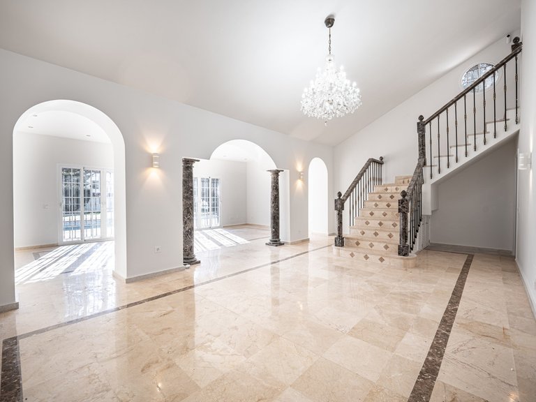Villa for Sale in Nueva Andalucía, Malaga 2