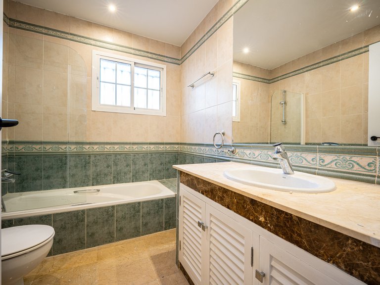 Villa for Sale in Nueva Andalucía, Malaga 21