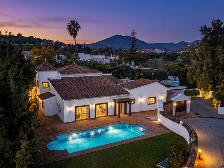 Villa for Sale in Nueva Andalucía, Malaga 23