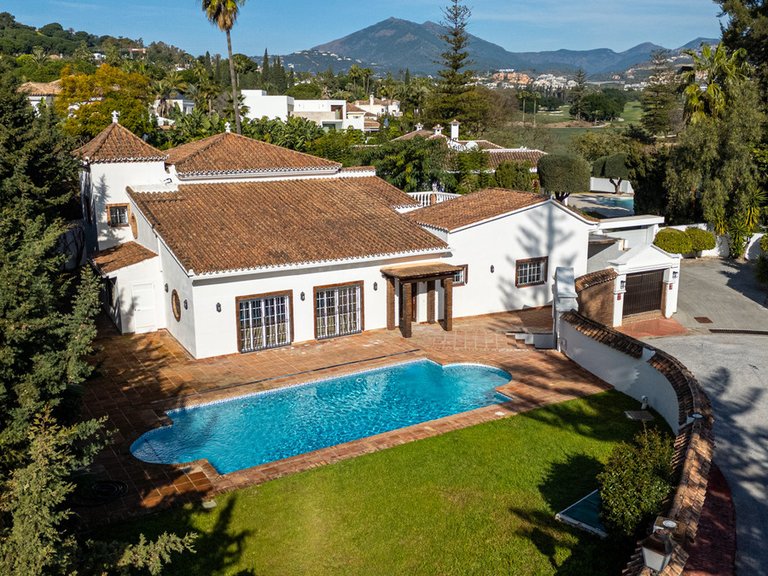 Villa for Sale in Nueva Andalucía, Malaga 24