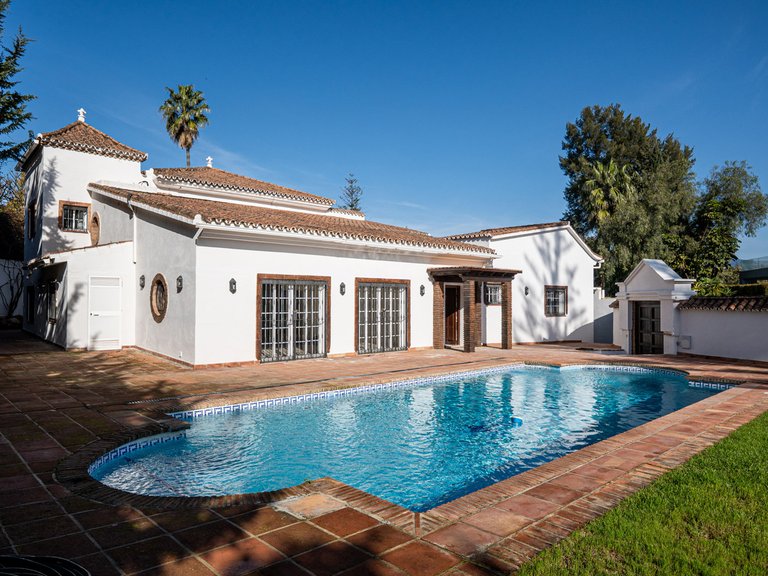 Villa for Sale in Nueva Andalucía, Malaga 27